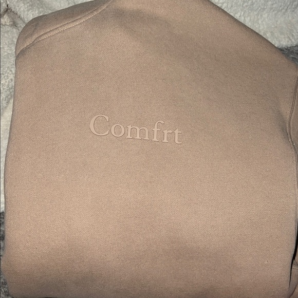 Comfrt Minimalist Hoodie - Picture 2 of 9